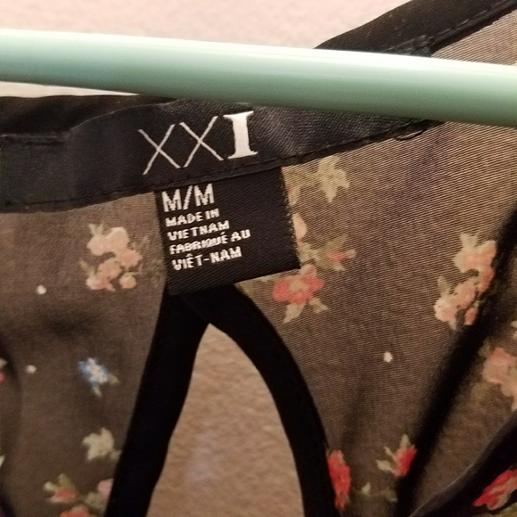 🌸Black and Floral Print Sheer Blouse 🌸 - Picture 3 of 3